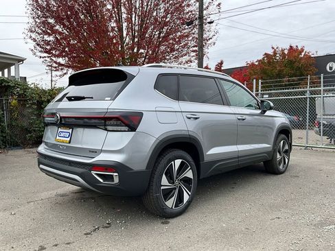 New 2025 Volkswagen Taos SE image 8