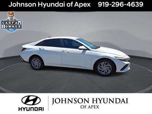 Used 2025 Hyundai Elantra Hybrid FWD image 10
