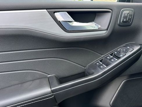 New 2025 Ford Escape SE w/ PHEV Premium Package image 34