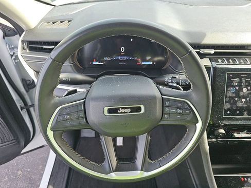 Used 2023 Jeep Grand Cherokee Laredo RWD image 13