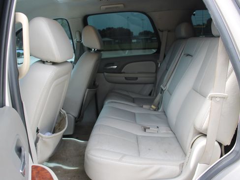 Used 2007 Chevrolet Tahoe LTZ w/ LTZ Preferred Equipment Group RWD image 14
