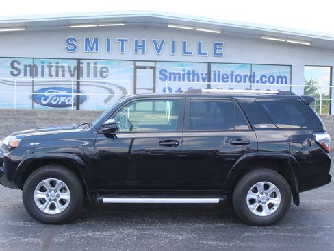 Used 2024 Toyota 4Runner SR5 AWD/4WD image 2