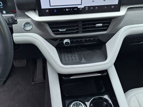 Used 2025 Ford Explorer Platinum w/ Ultimate Package image 14