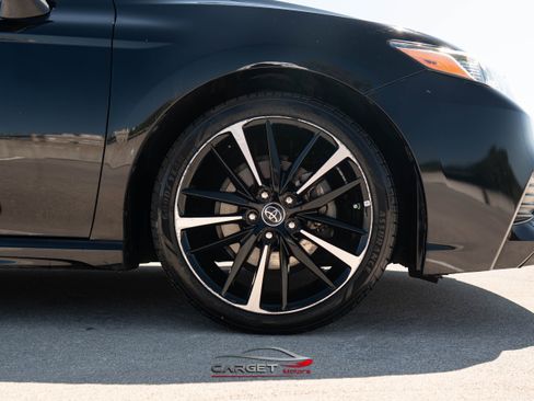 Used 2019 Toyota Camry SE w/ Convenience Package image 10