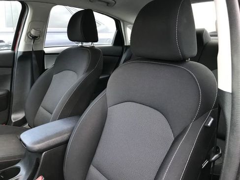 Used 2023 Kia Forte LXS w/ LXS Technology Package image 4