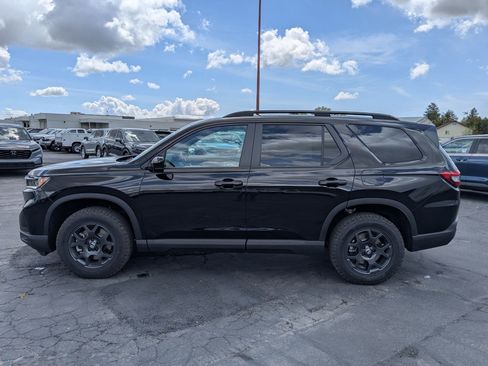 New 2025 Honda Pilot TrailSport image 9
