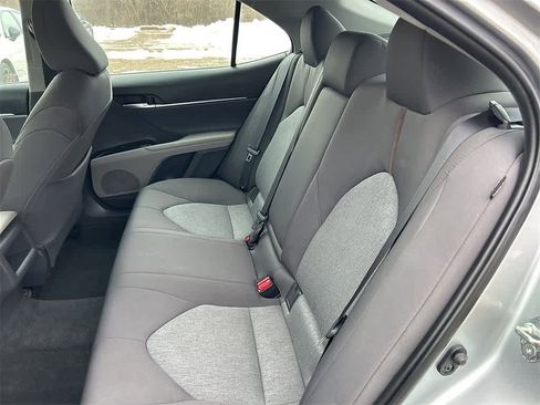 Used 2018 Toyota Camry LE image 14