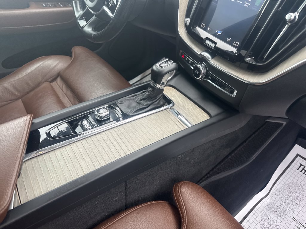 Used 2018 Volvo XC60 T6 Inscription w/ Convenience Package AWD/4WD image 25