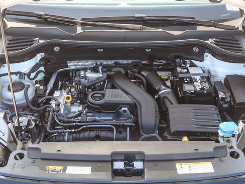 New 2025 Volkswagen Taos SE w/ Panoramic Sunroof Package image 28