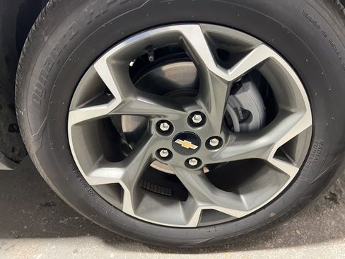 Used 2025 Chevrolet Trax LT w/ LT Convenience Package image 42