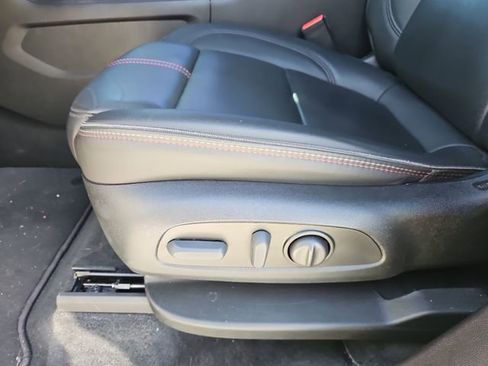 Used 2023 Chevrolet Traverse RS image 18