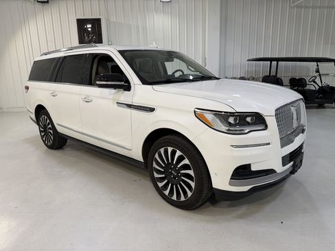Used 2023 Lincoln Navigator L Reserve image 7