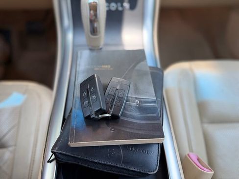 Used 2009 Lincoln MKS FWD image 31