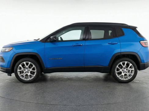 Used 2025 Jeep Compass Limited image 5