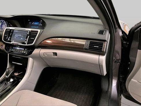 Used 2017 Honda Accord EX image 16