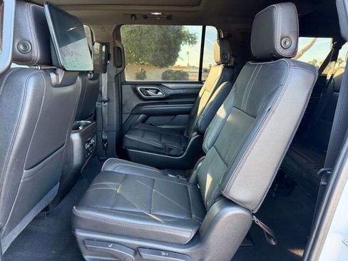 Used 2021 Chevrolet Suburban RST w/ Luxury Package image 25