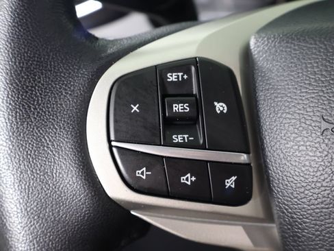 Used 2024 Ford Explorer XLT w/ Equipment Group 202A RWD image 39