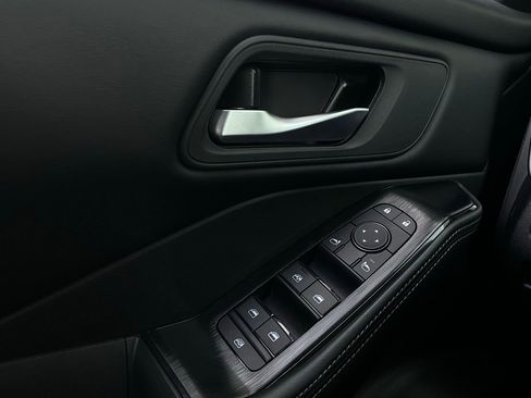 Used 2025 Nissan Rogue SV image 20