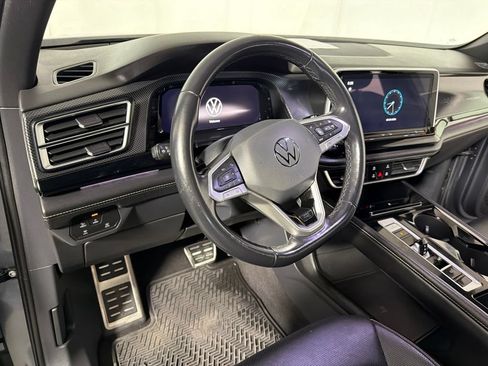 Certified 2024 Volkswagen Atlas Cross Sport SEL R-Line AWD/4WD image 8