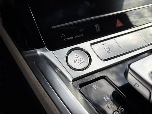 Used 2019 Audi e-tron Prestige w/ Prestige Package AWD/4WD image 30