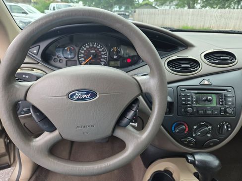 Used 2003 Ford Focus SE FWD image 18