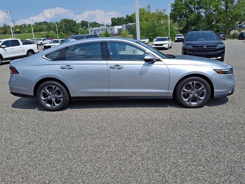 Certified 2025 Honda Accord EX-L image 8