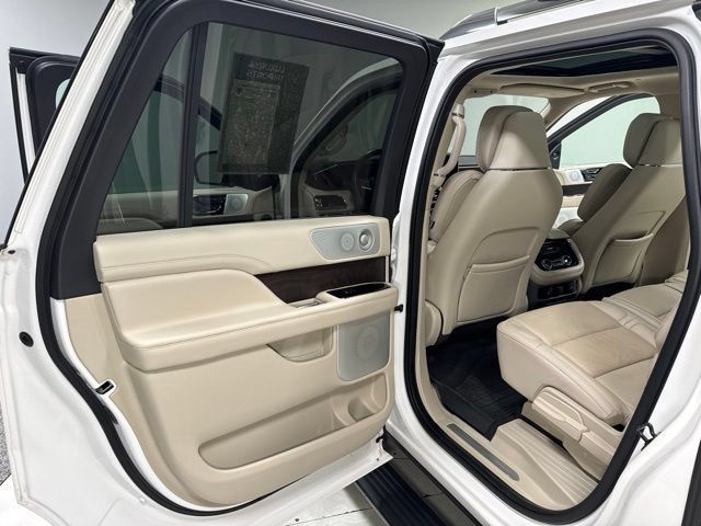 Used 2019 Lincoln Navigator L Reserve AWD/4WD image 25