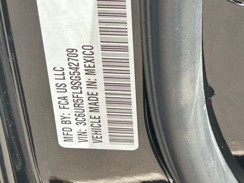 Used 2025 RAM 2500 Laramie AWD/4WD image 36