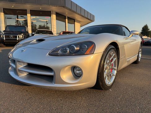 Used 2004 Dodge Viper SRT-10 image 17