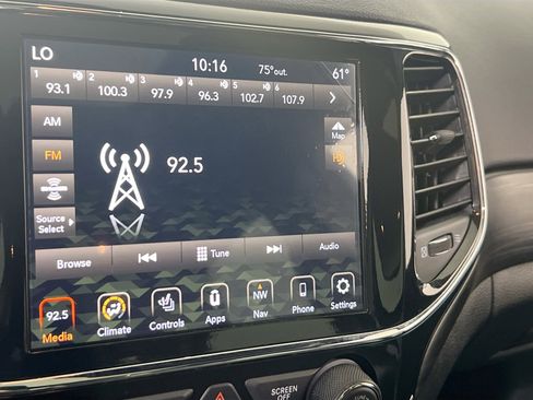 Used 2022 Jeep Grand Cherokee Laredo X image 15