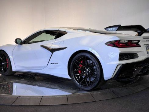 Used 2024 Chevrolet Corvette Z06 w/ Z07 Performance Package RWD image 3