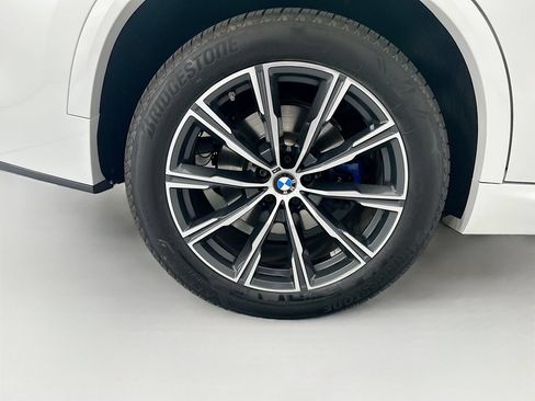 Used 2024 BMW X5 xDrive40i w/ M Sport Package AWD/4WD image 32