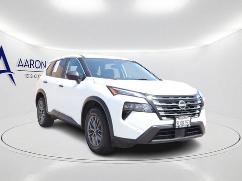Used 2024 Nissan Rogue S FWD image 3