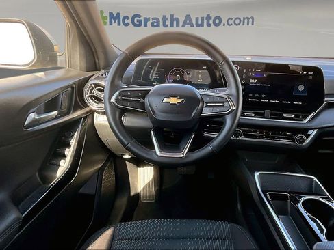 Used 2025 Chevrolet Equinox LT AWD/4WD image 11