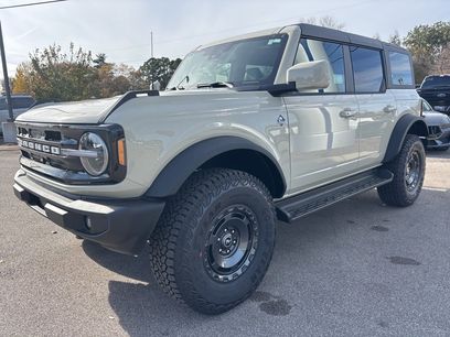 New 2025 Ford Bronco Outer Banks w/ Sasquatch Package