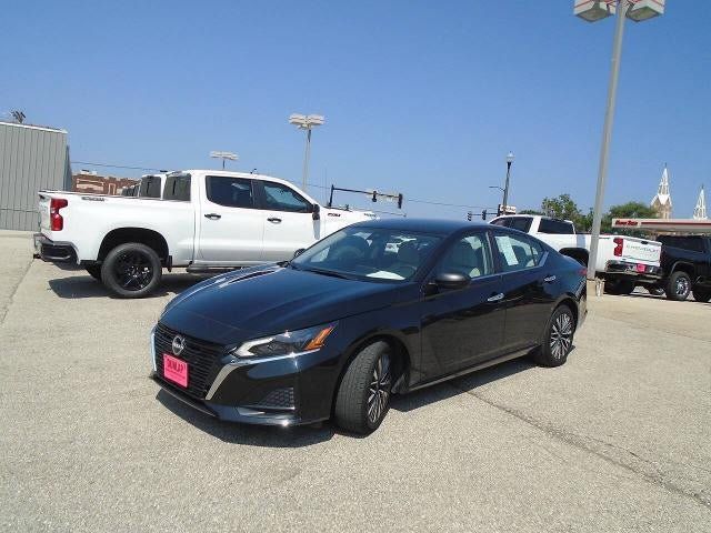 Used 2025 Nissan Altima 2.5 SV FWD image 3