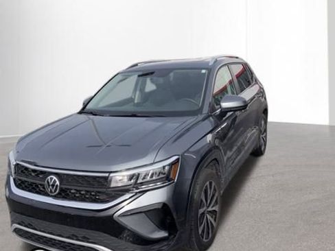 Used 2022 Volkswagen Taos SE image 1