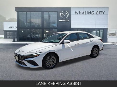 Used 2024 Hyundai Elantra SEL FWD image 3