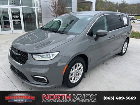 Used 2023 Chrysler Pacifica Touring-L FWD image 1
