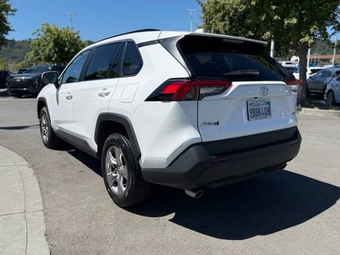 Used 2022 Toyota RAV4 XLE w/ Convenience Package FWD image 5