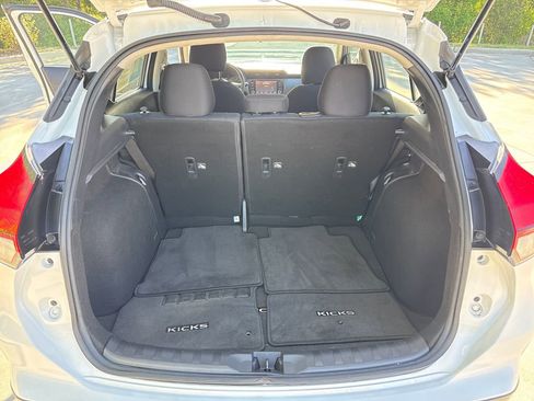 Used 2022 Nissan Kicks SV FWD image 32