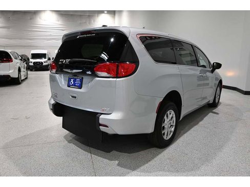Used 2024 Chrysler Voyager LX FWD image 6