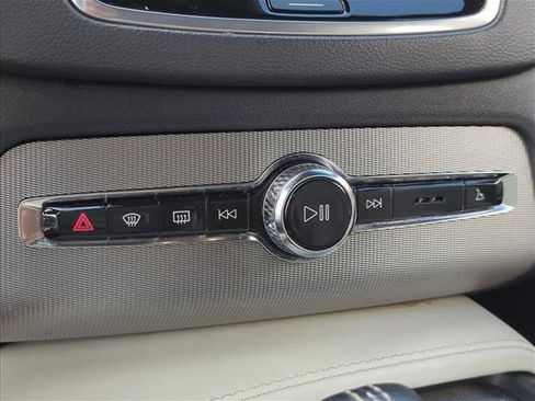 Used 2021 Volvo XC90 T8 R-Design w/ Advanced Package image 12