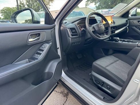 Certified 2025 Nissan Rogue SV FWD image 15