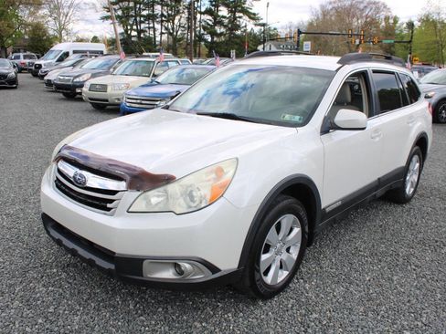 Used 2011 Subaru Outback 2.5i Premium AWD/4WD image 2