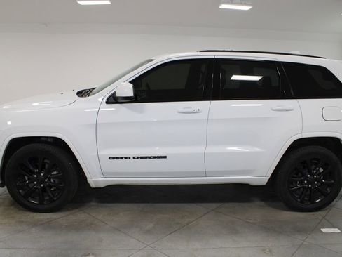 Used 2020 Jeep Grand Cherokee Altitude image 6
