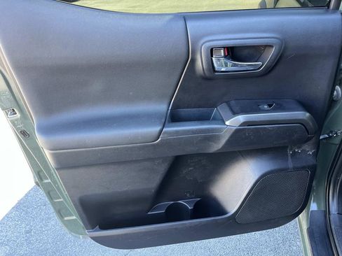 Used 2021 Toyota Tacoma TRD Off-Road w/ Technology Package image 15