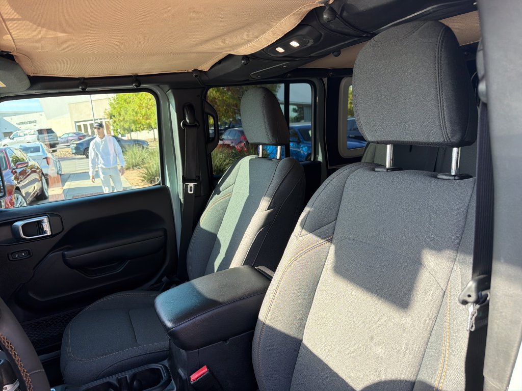 Used 2024 Jeep Wrangler Unlimited w/ Convenience Group AWD/4WD image 17