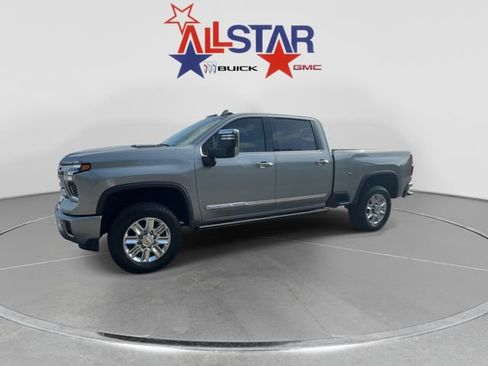 Used 2024 Chevrolet Silverado 2500 High Country w/ High Country Premium Package AWD/4WD image 3
