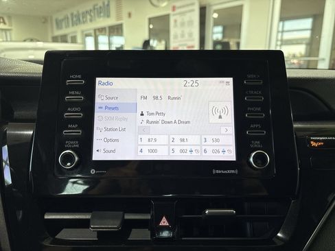 Used 2022 Toyota Camry SE w/ Convenience Package FWD image 17